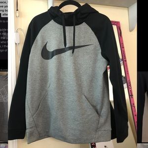 men’s nike hoodie. worn once